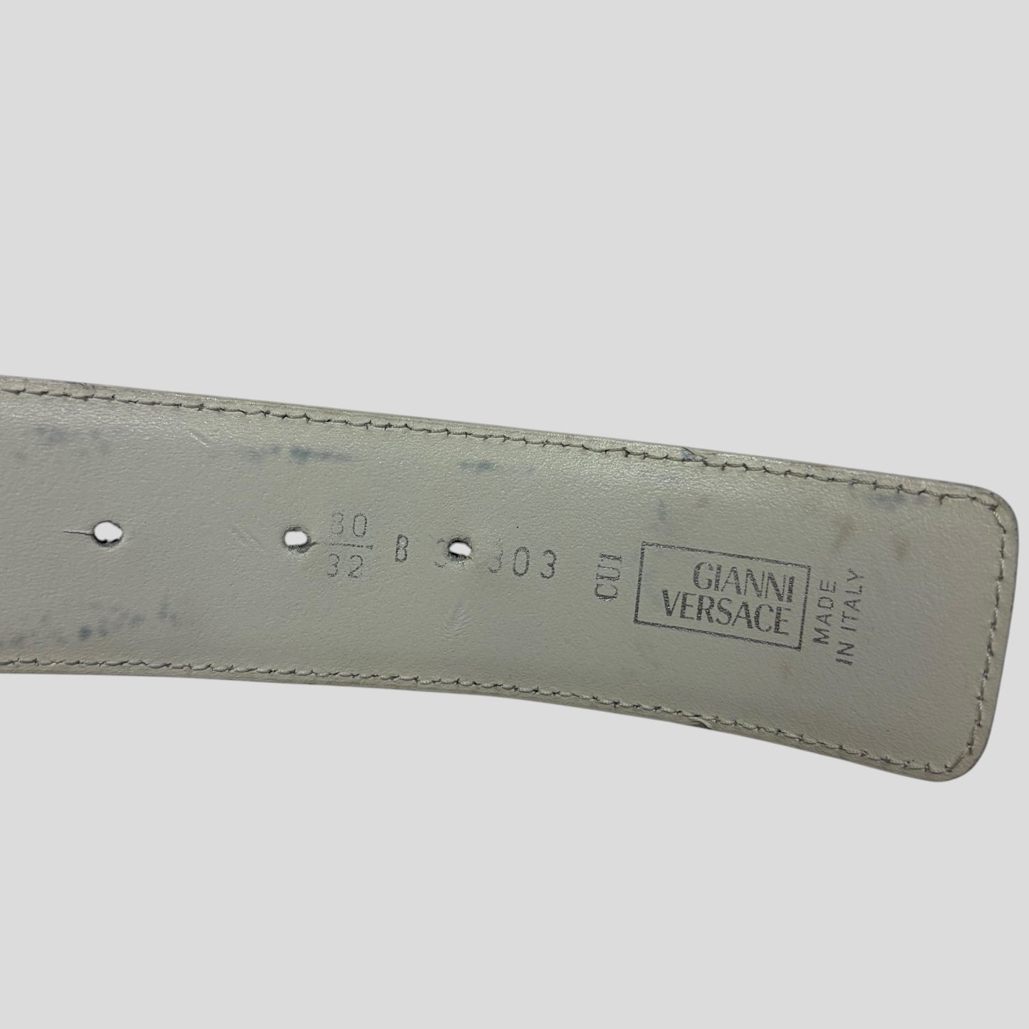 Gianni Versace 90’s White Leather Gothic DV Metal Buckle Rocker Belt