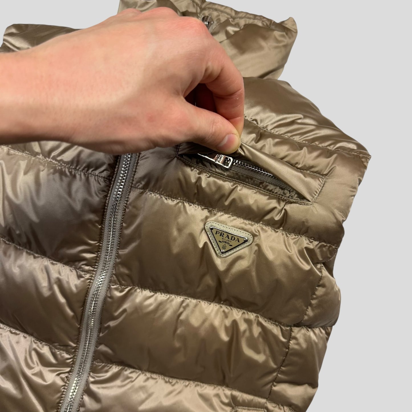 Prada Milano 2017 Satin Champagne Nylon Down Logo Gilet - IT40 (UK8)