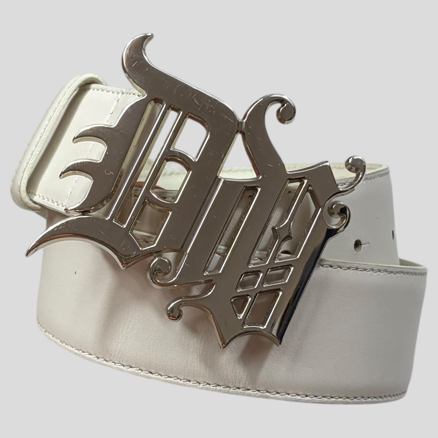 Gianni Versace 90’s White Leather Gothic DV Metal Buckle Rocker Belt