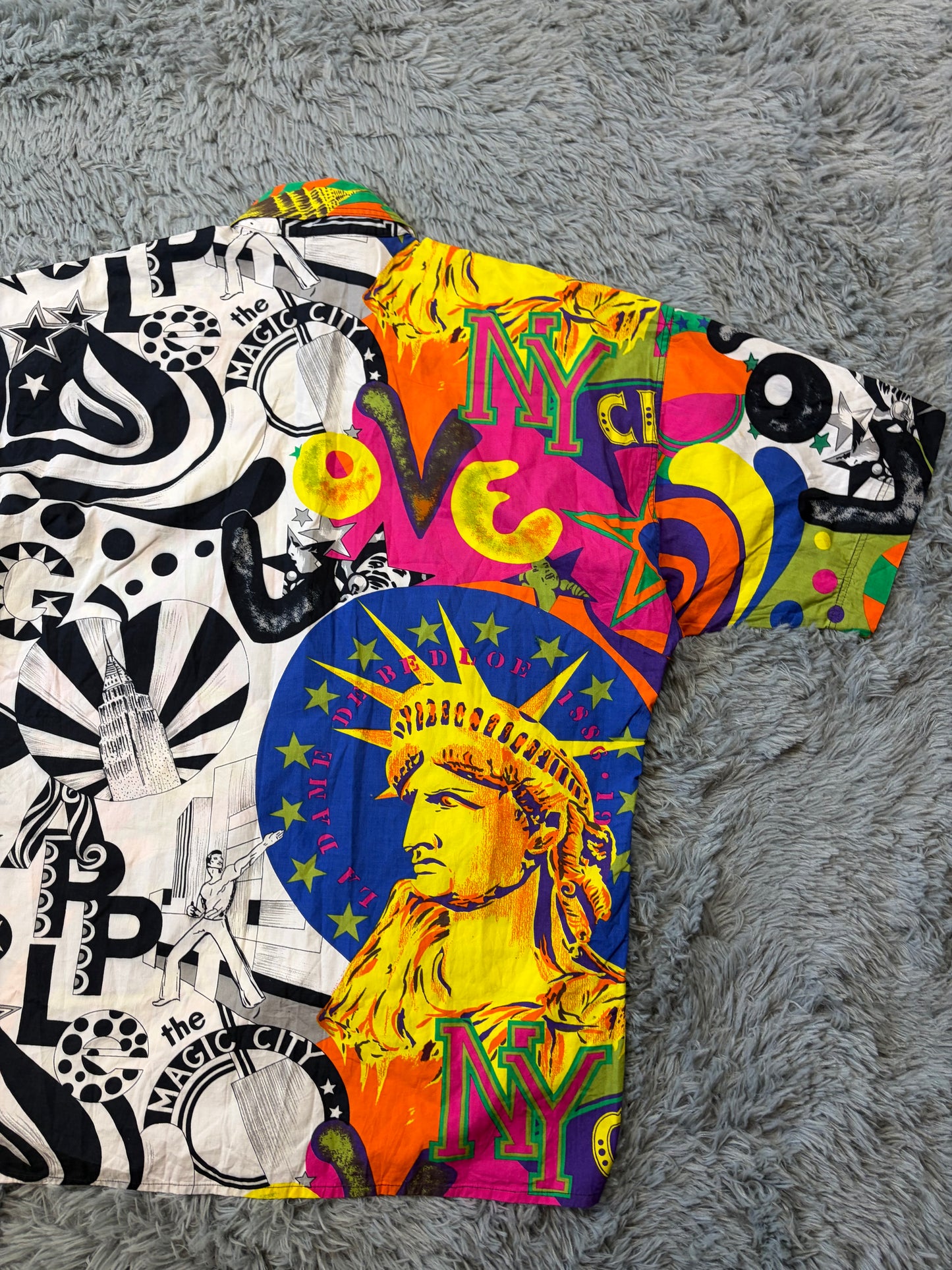 Versace VJC 90’s New York Day & Night Split Graphic Shirt - M/L