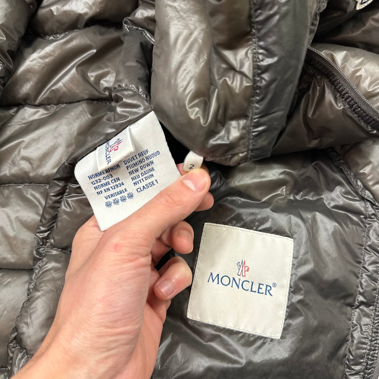 Moncler Acorus Short Down Puffer Jacket - 2 (M)