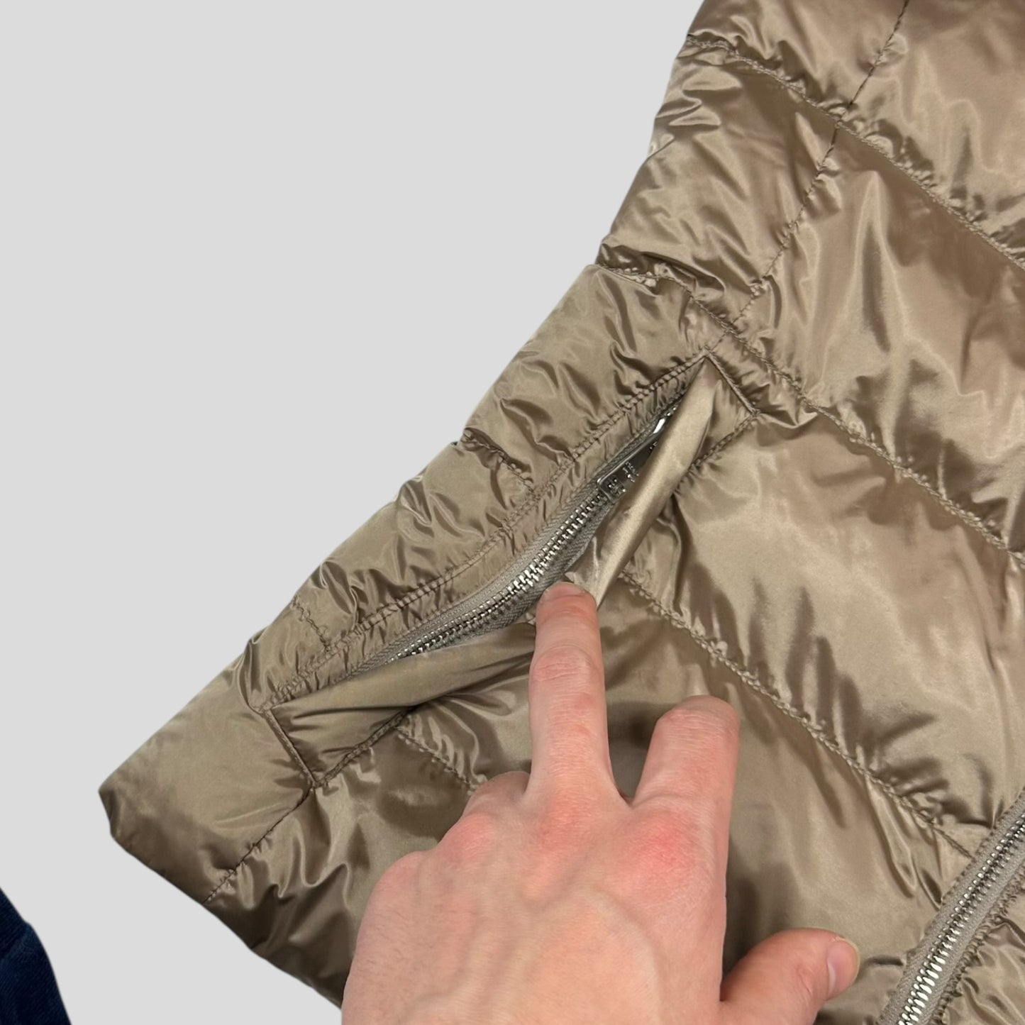 Prada Milano 2017 Satin Champagne Nylon Down Logo Gilet - IT40 (UK8)