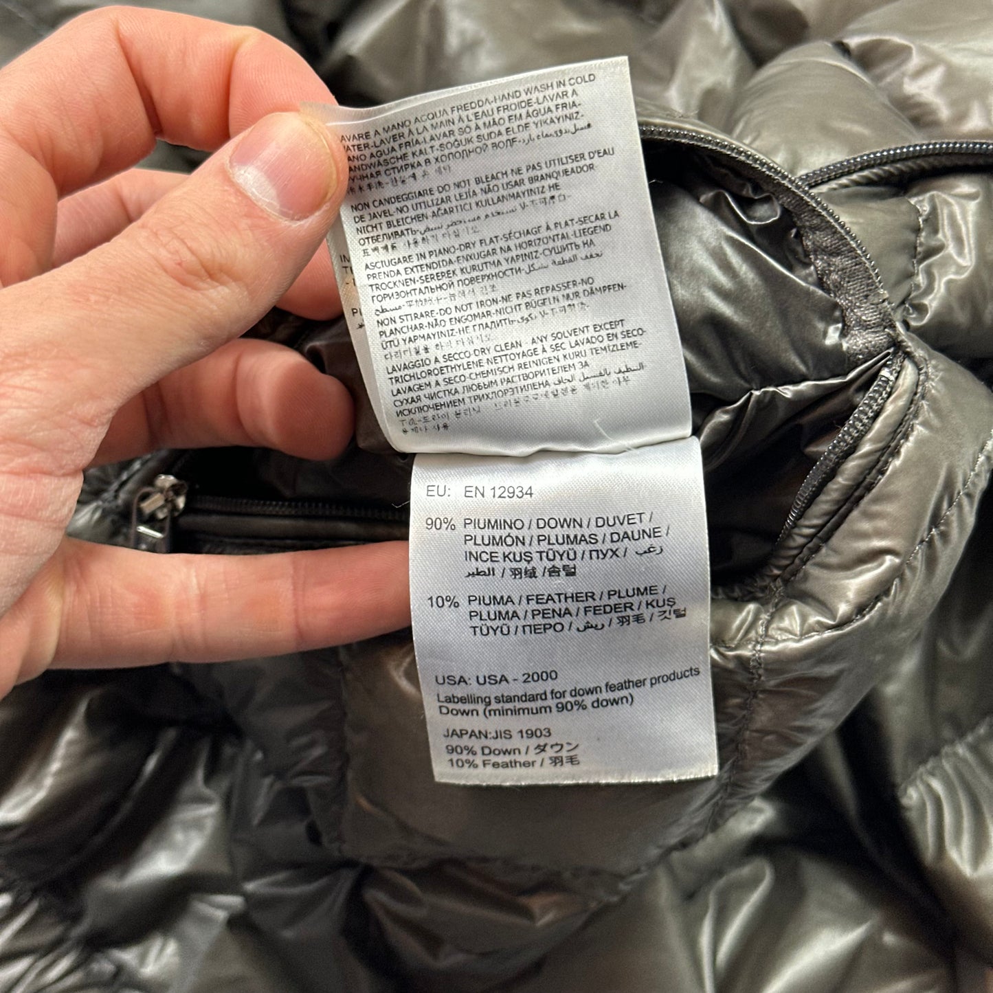 Moncler Acorus Short Down Puffer Jacket - 2 (M)