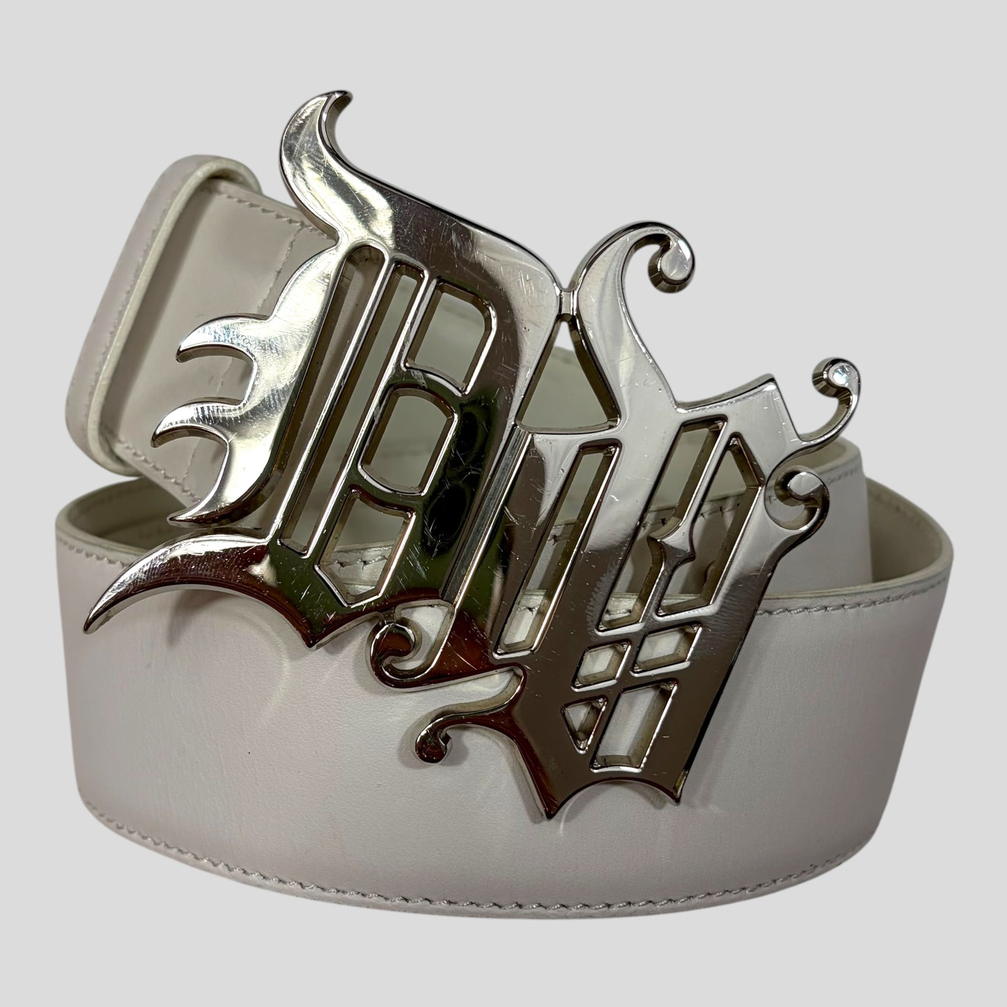 Gianni Versace 90’s White Leather Gothic DV Metal Buckle Rocker Belt