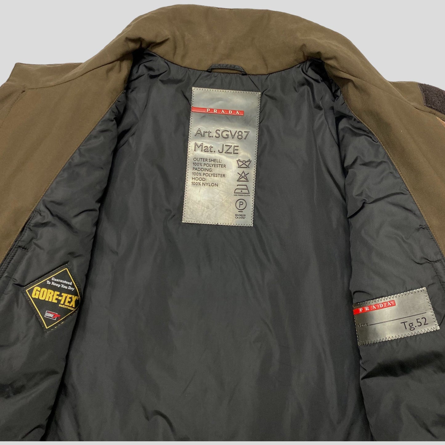 Prada AW01 Insulated Goretex Jacket with Nylon Pocket Hood - XL